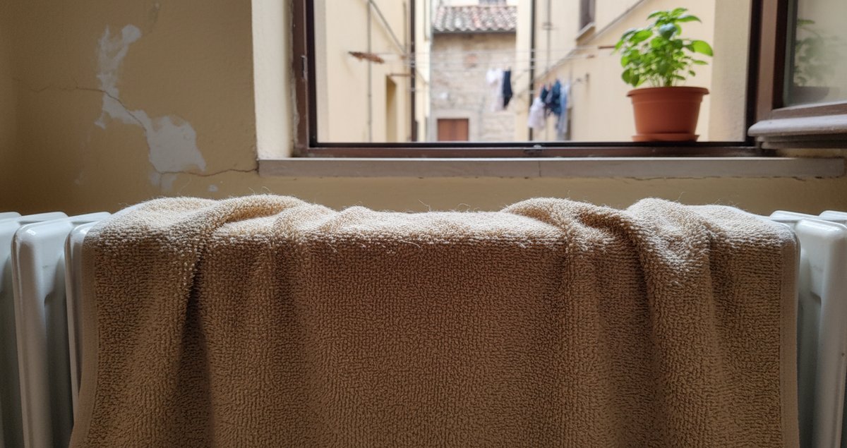 perche-stendere-sui-termosifoni-rende-casa-piu-polverosa