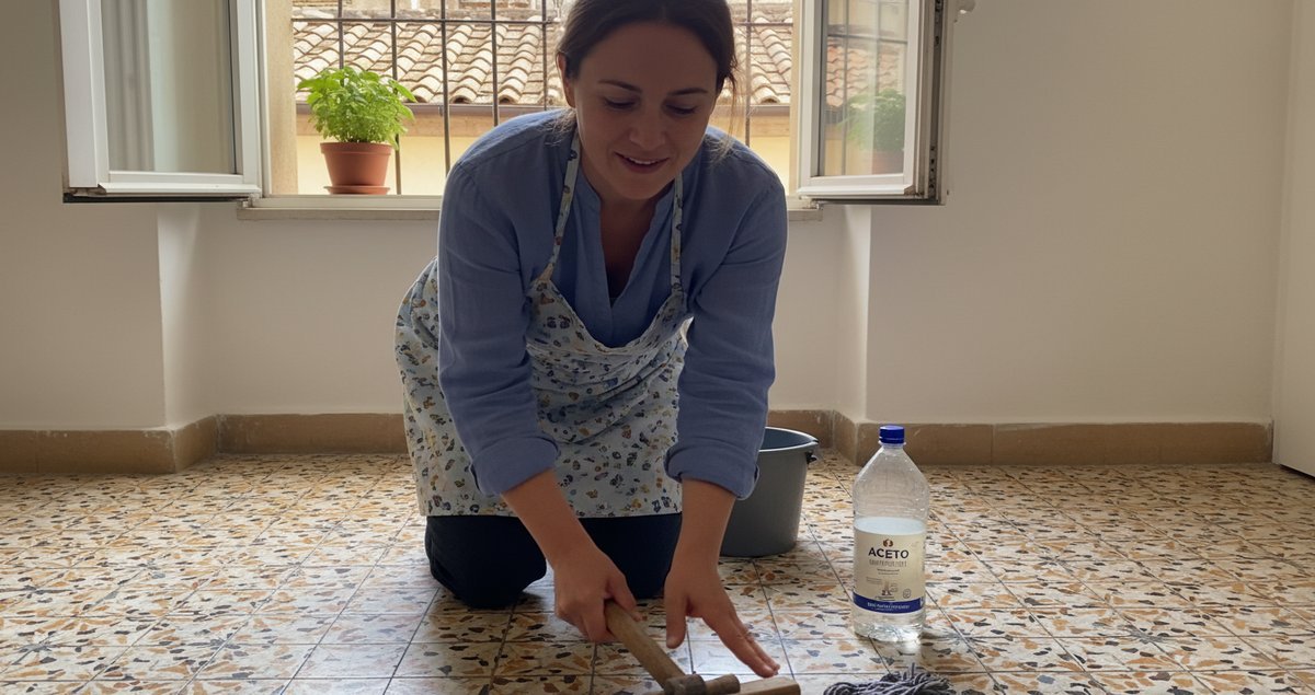 dimentica-i-detersivi-costosi-trucco-50-centesimi-pavimenti-impeccabili